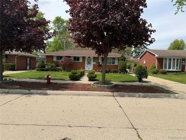 9001 Shannon Drive, Sterling Heights, MI 48314