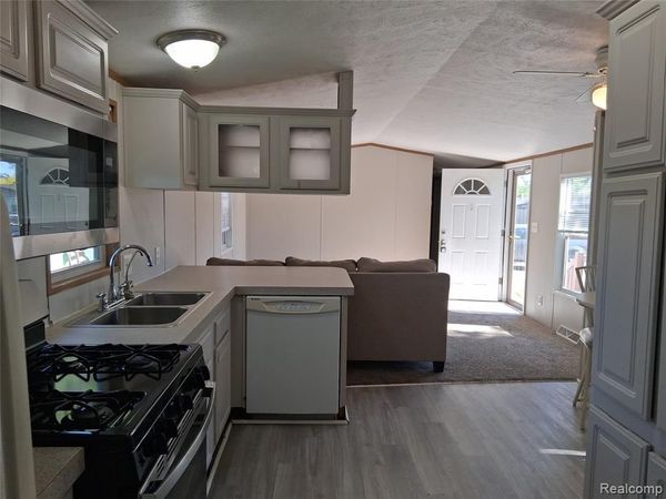 29780 Flushing Court, New Baltimore, MI 48051