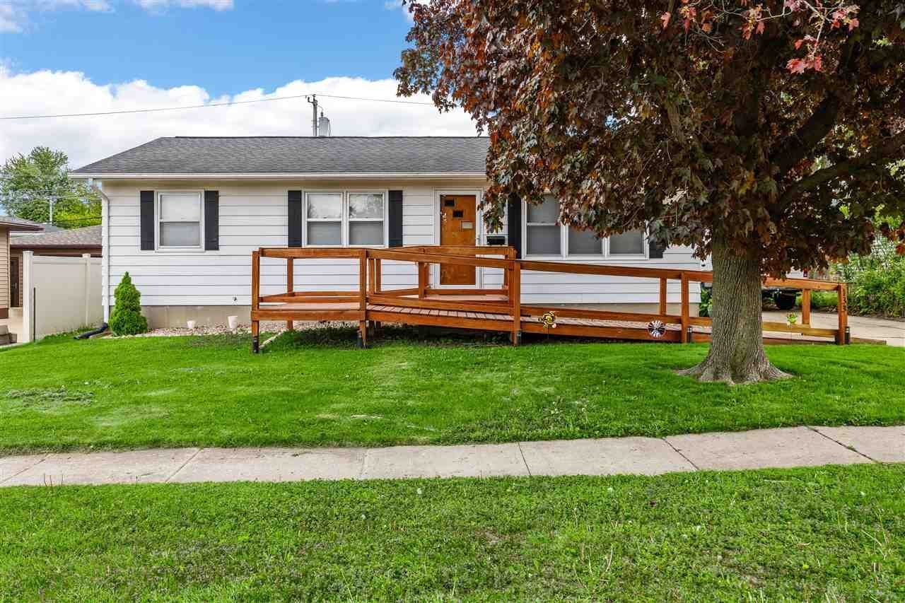 133 NW Wesley Dr, Cedar Rapids, IA 52405 Main Photo