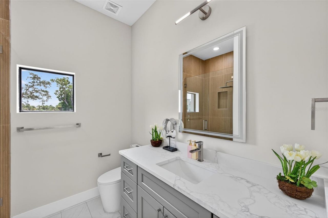 1935 Shore Acres Boulevard Ne, Saint Petersburg, FL 33703 Photo