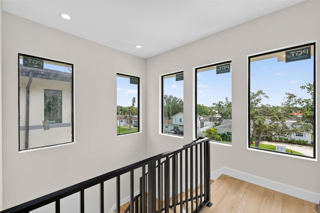 1935 Shore Acres Boulevard Ne, Saint Petersburg, FL 33703 Photo