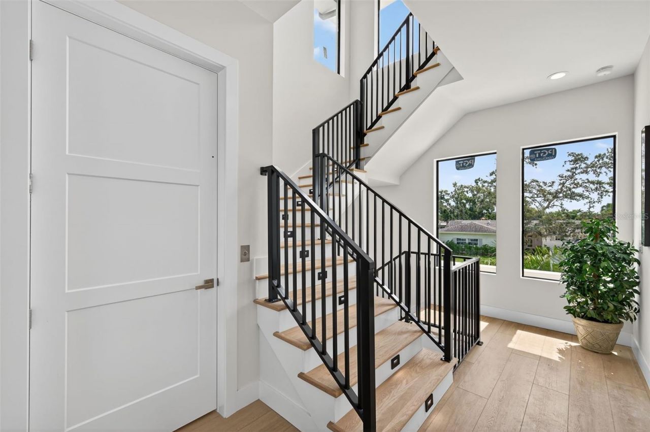 1935 Shore Acres Boulevard Ne, Saint Petersburg, FL 33703 Photo