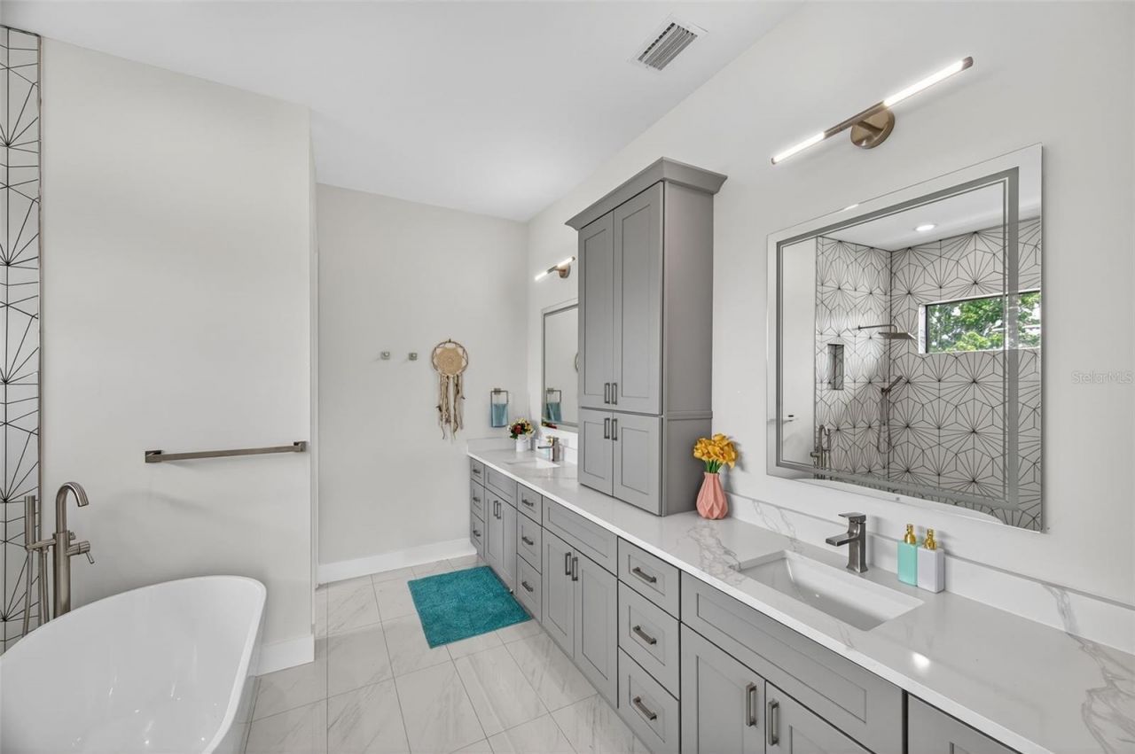 1935 Shore Acres Boulevard Ne, Saint Petersburg, FL 33703 Photo