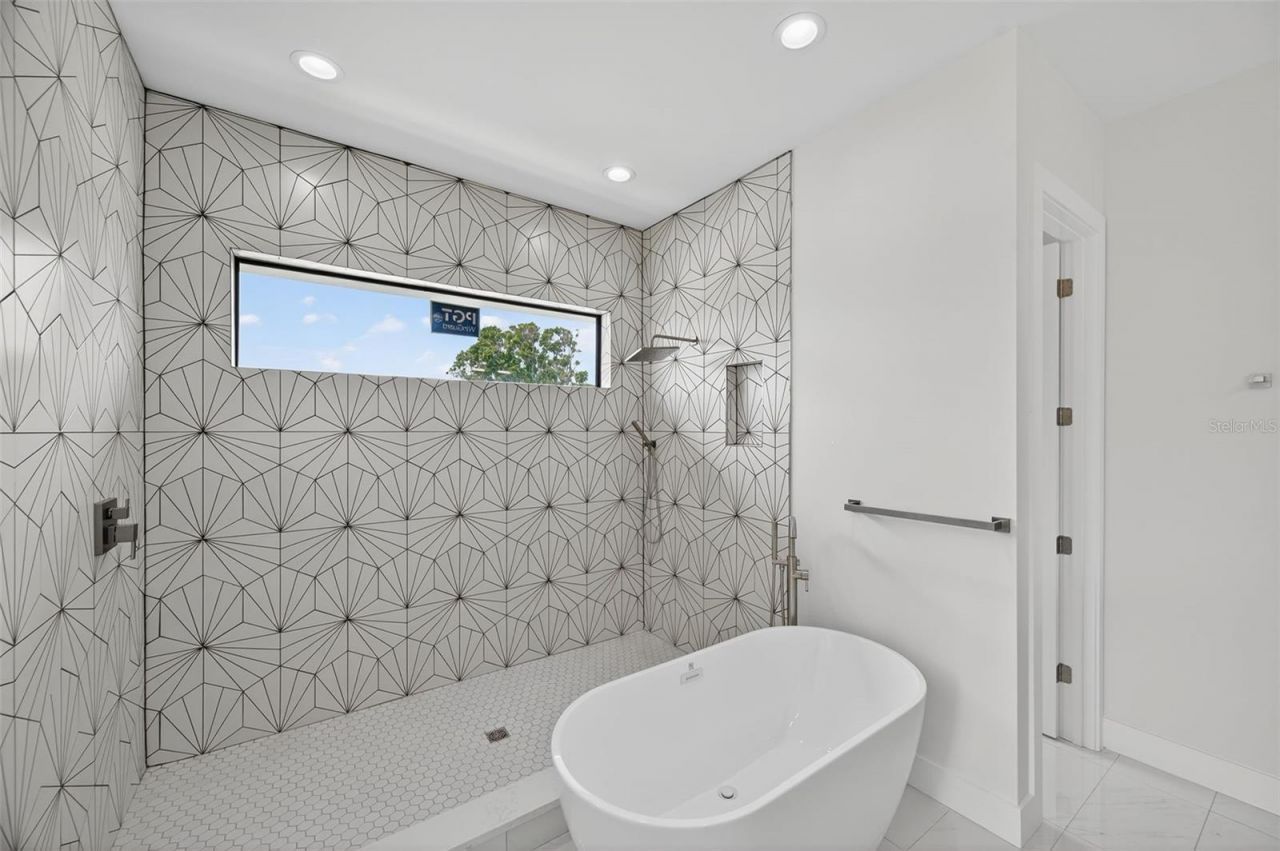 1935 Shore Acres Boulevard Ne, Saint Petersburg, FL 33703 Photo