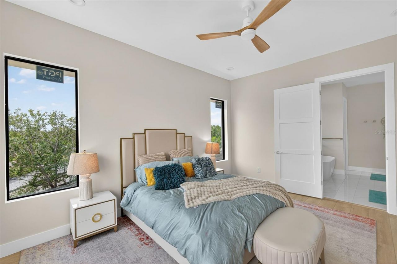 1935 Shore Acres Boulevard Ne, Saint Petersburg, FL 33703 Photo