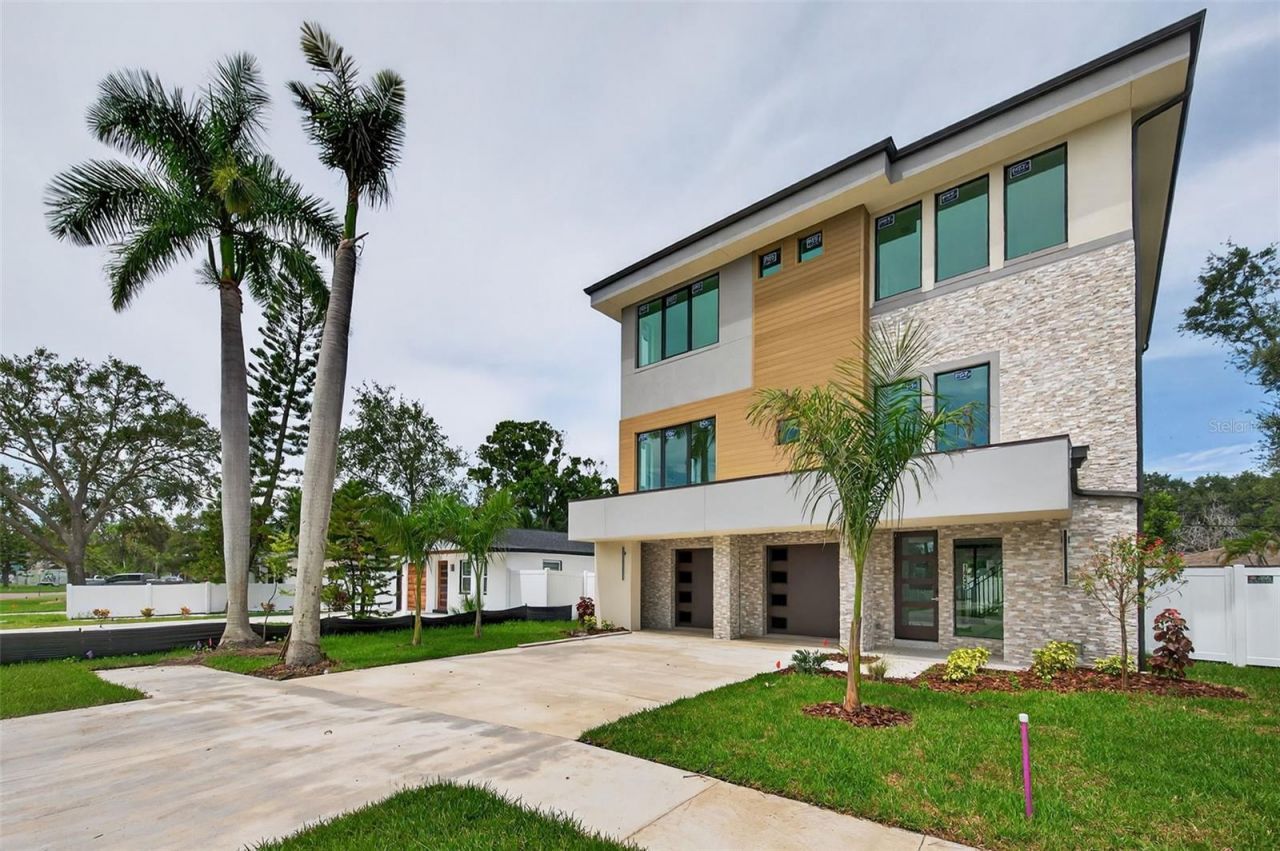 1935 Shore Acres Boulevard Ne, Saint Petersburg, FL 33703 Photo