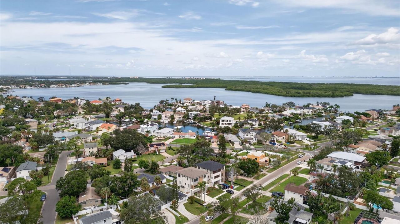 1935 Shore Acres Boulevard Ne, Saint Petersburg, FL 33703 Photo