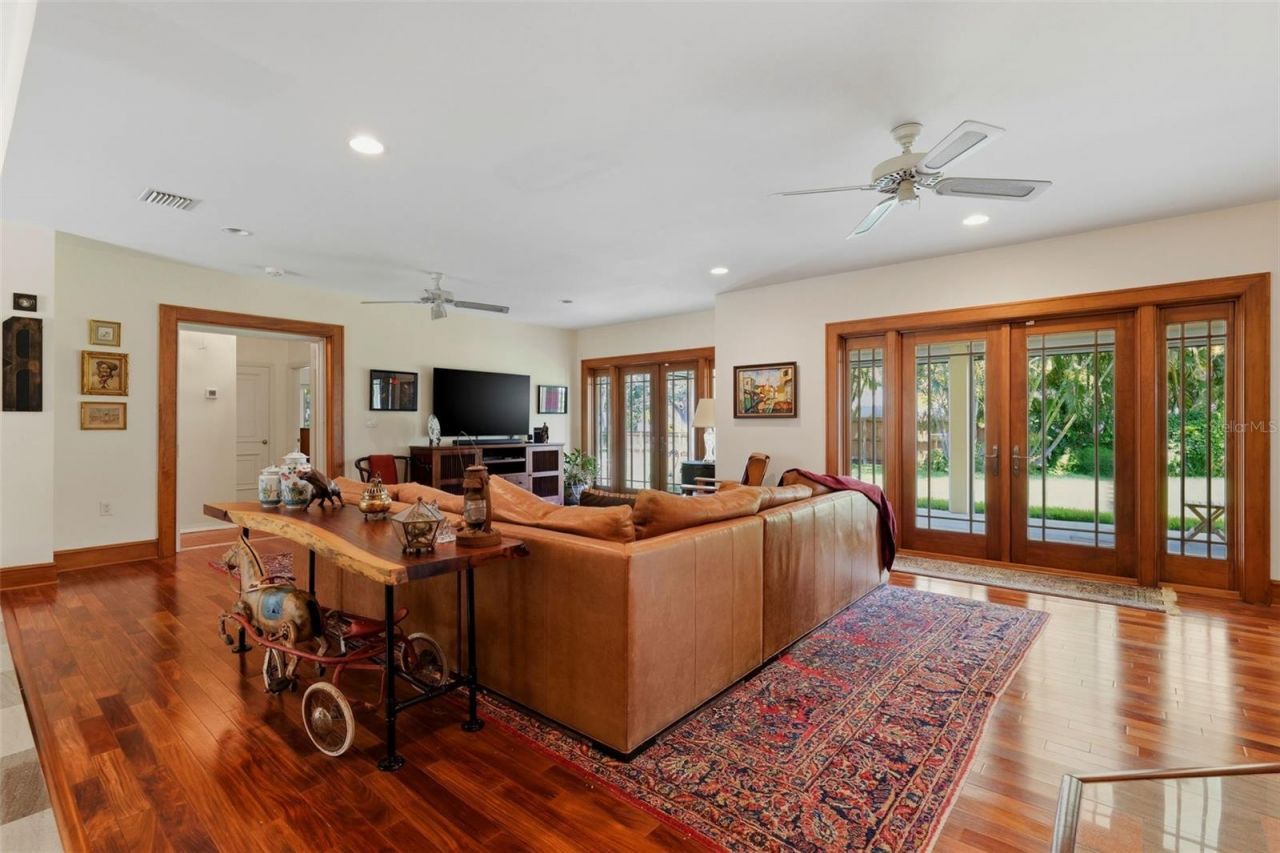 6000 2nd Street S, Saint Petersburg, FL 33705 Photo