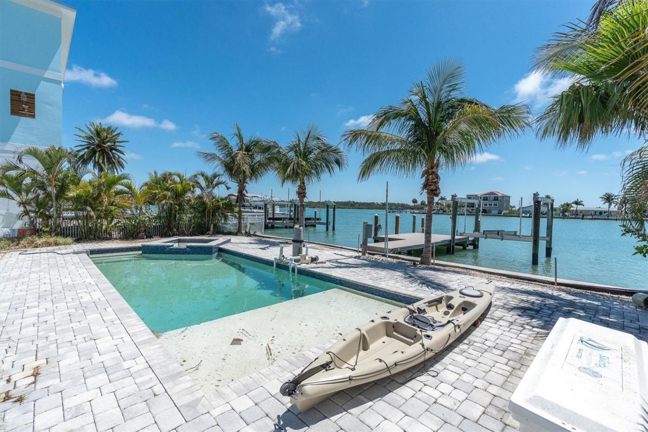 575 Crystal Drive , Madeira Beach, FL 33708 Photo