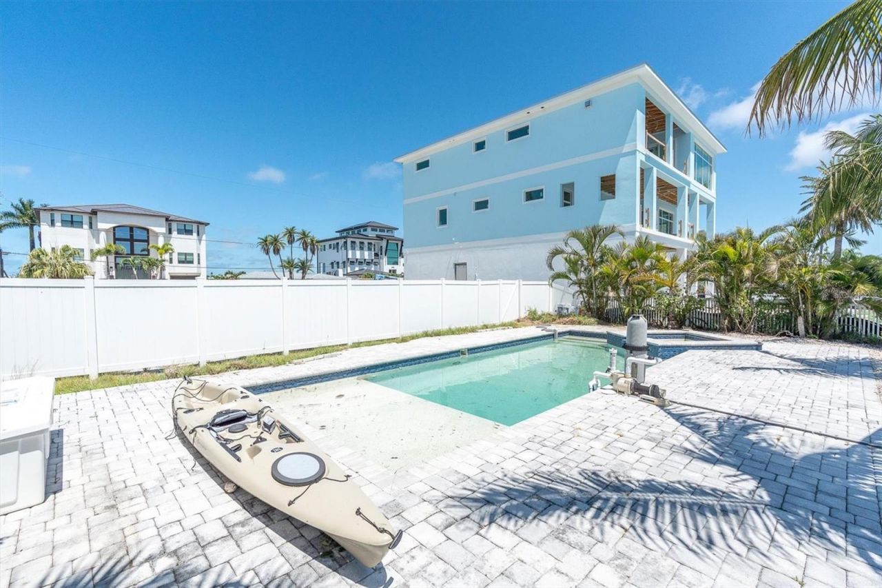 575 Crystal Drive , Madeira Beach, FL 33708 Photo