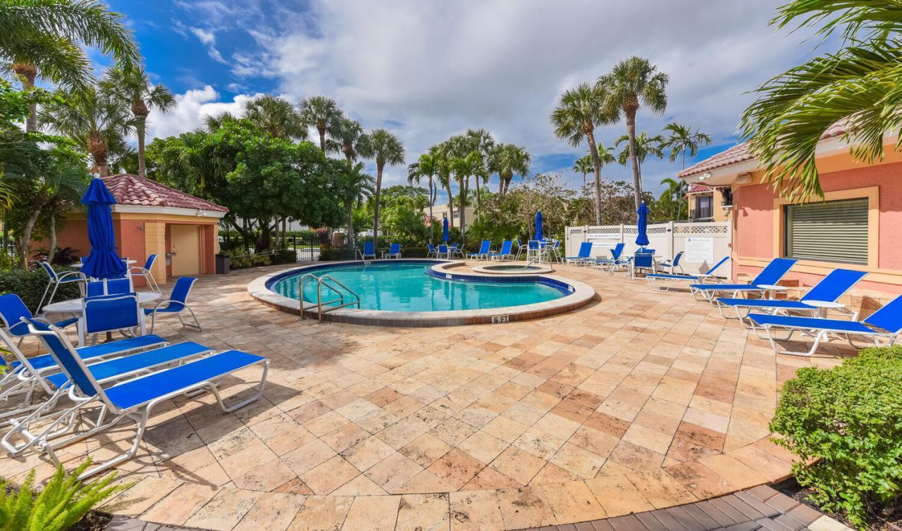800 Uno Lago Drive, Unit 104, Juno Beach, FL 33408 Photo