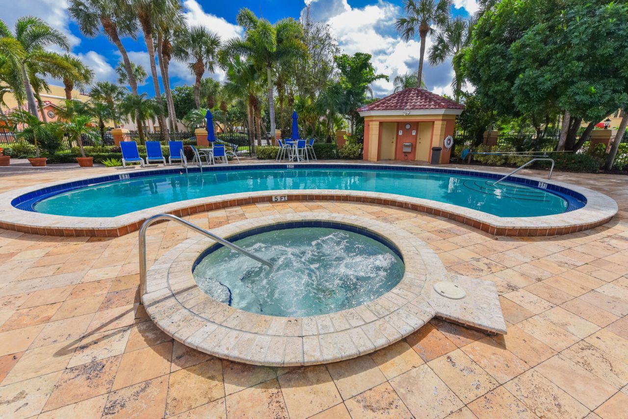 800 Uno Lago Drive, Unit 104, Juno Beach, FL 33408 Photo