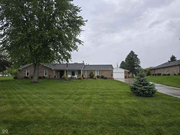1961 N Valley Lane , Greenfield, IN 46140