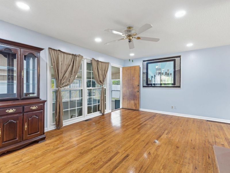 2913 Gerbert Road , Columbus, OH 43224 Photo 20