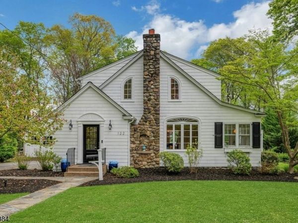 122 Kenilworth Rd, Mountain Lakes, NJ 07046
