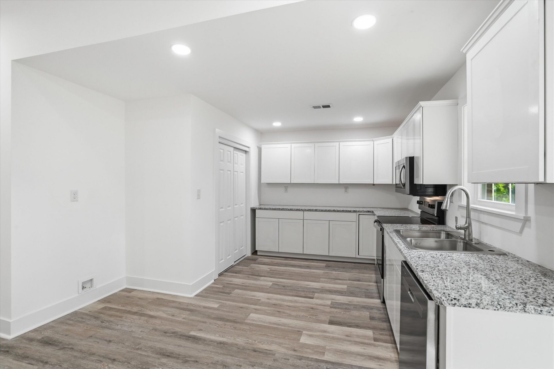 101 Hanover Court Photo 13