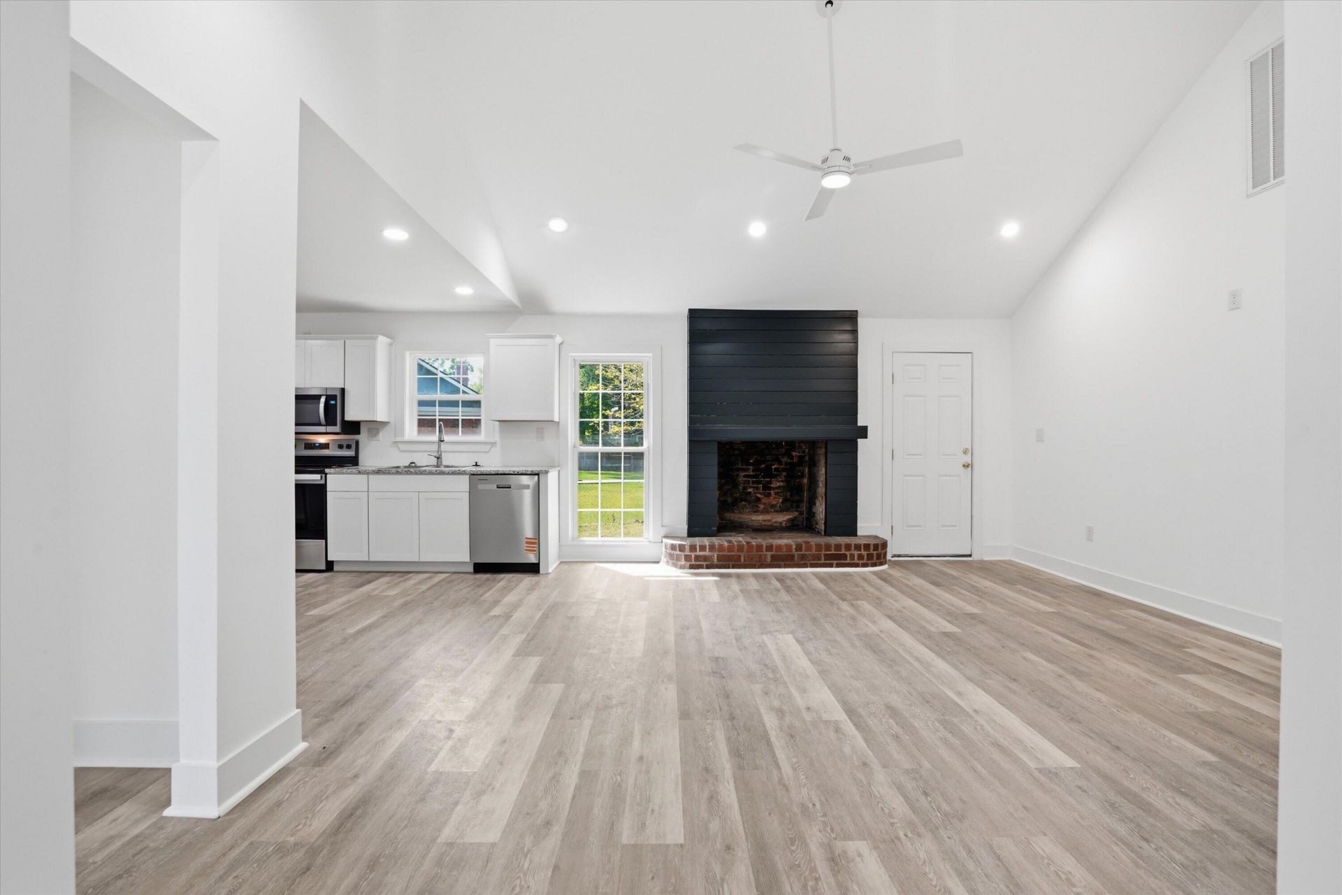 101 Hanover Court Photo 14
