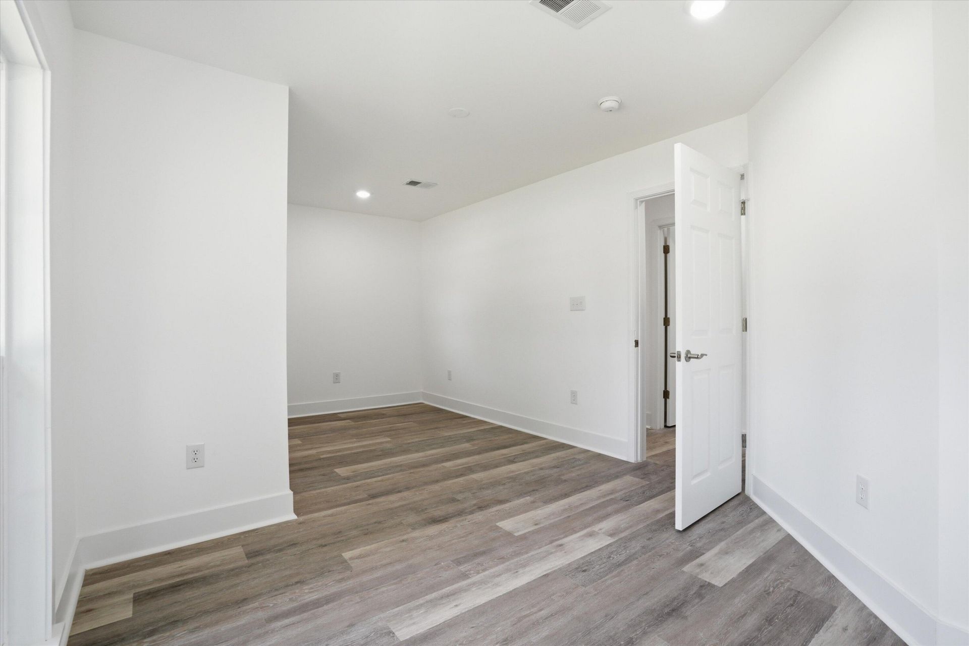 101 Hanover Court Photo 17