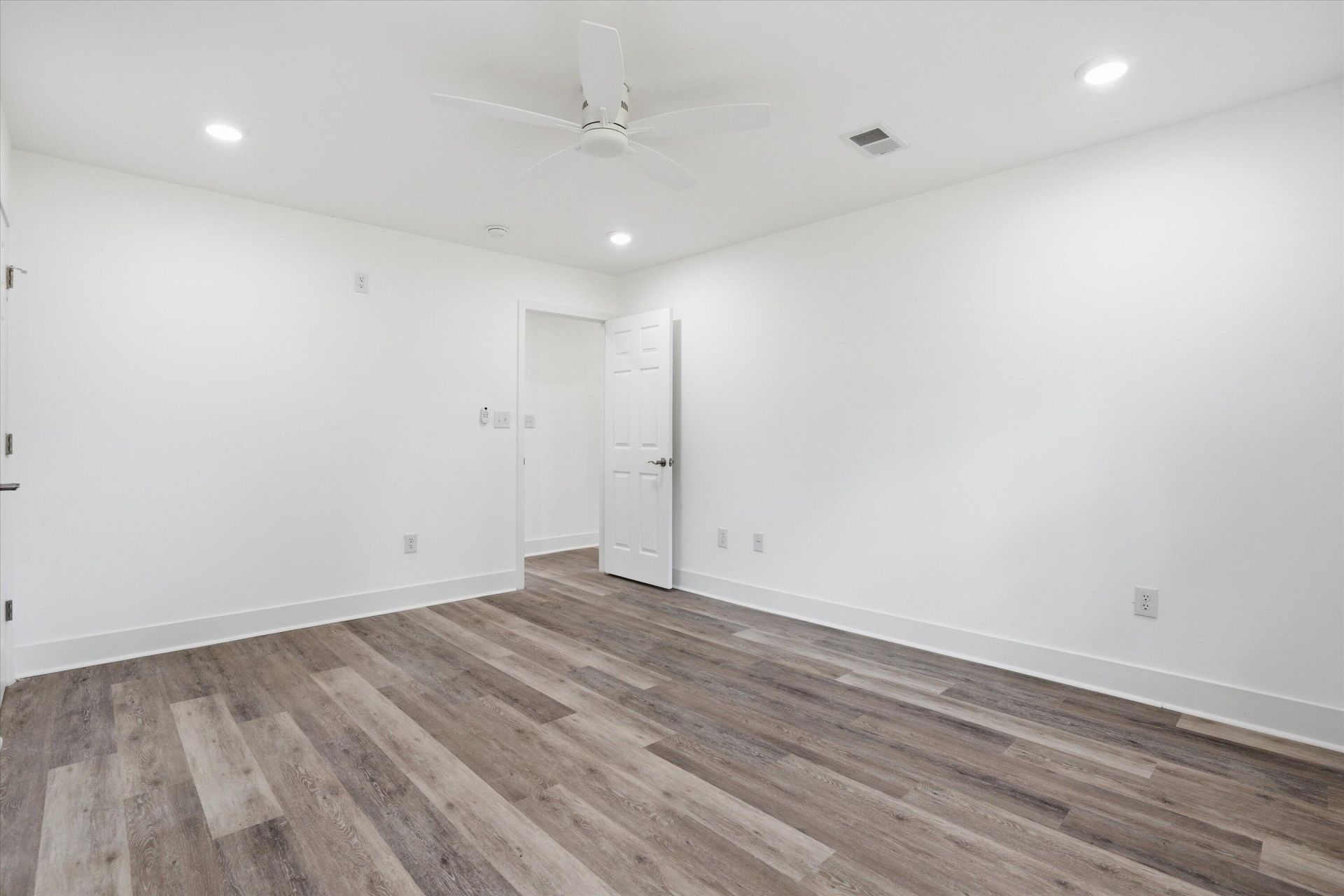 101 Hanover Court Photo 24