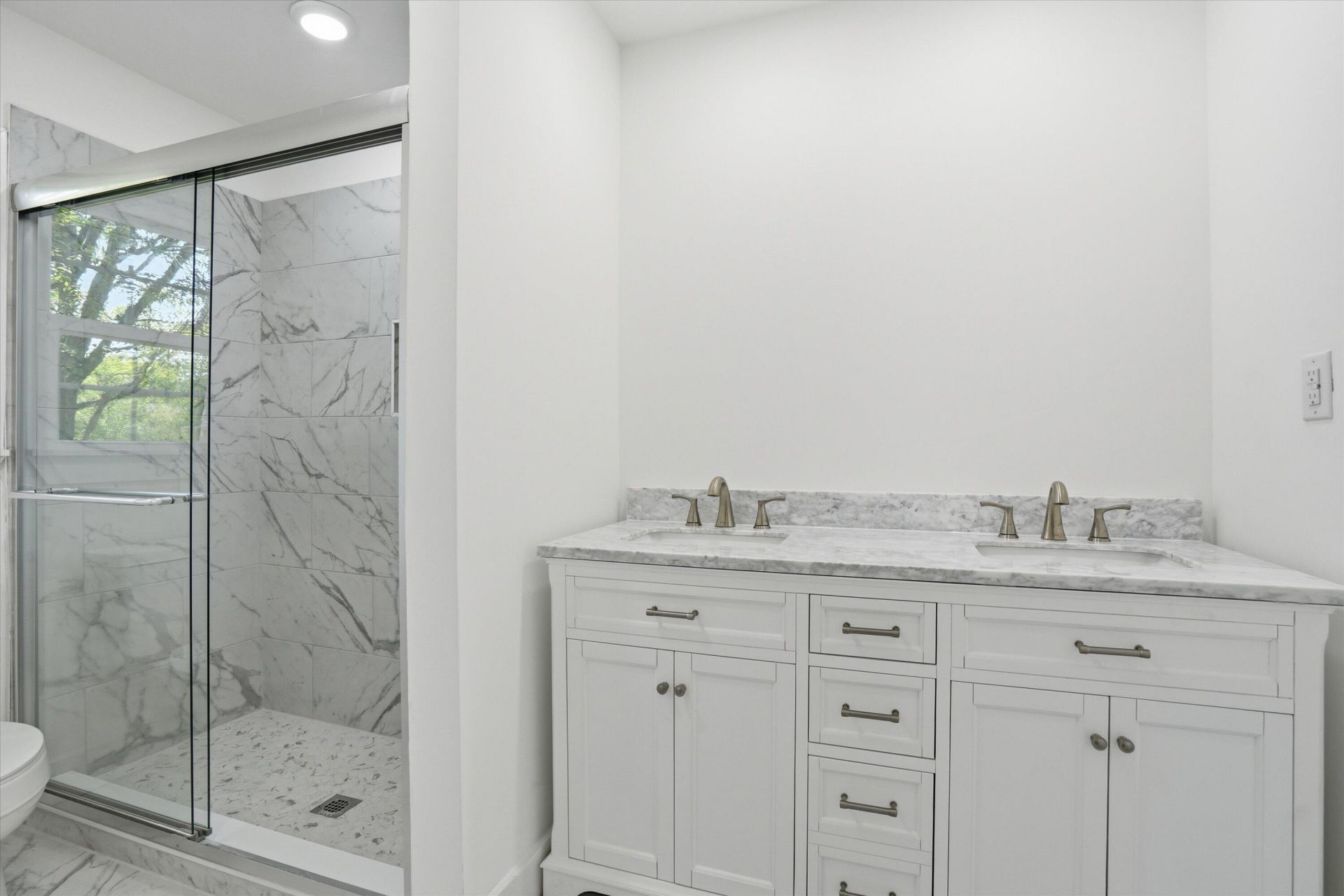 101 Hanover Court Photo 25