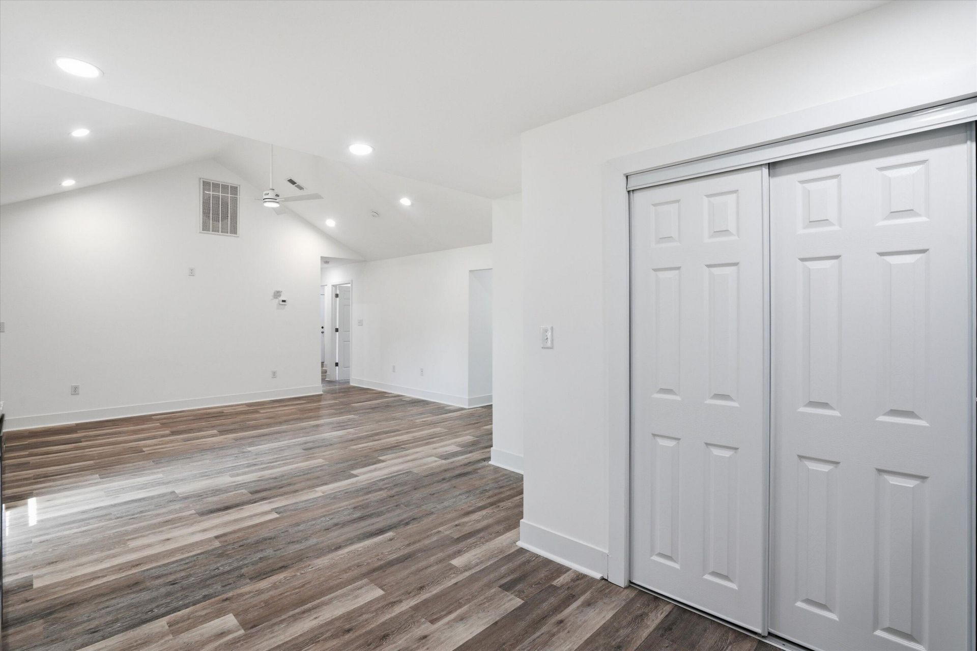 101 Hanover Court Photo 28