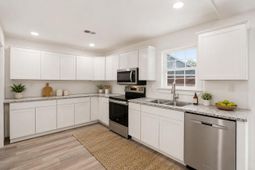 101 Hanover Court photo 4