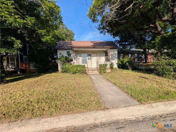 104 N Walnut Street , Lampasas, TX 76550