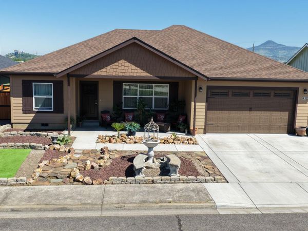 412 Barnum Drive, Phoenix, OR 97535