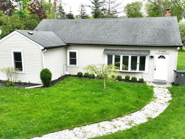 37480 Hayes Road, Clinton Twp, MI 48038
