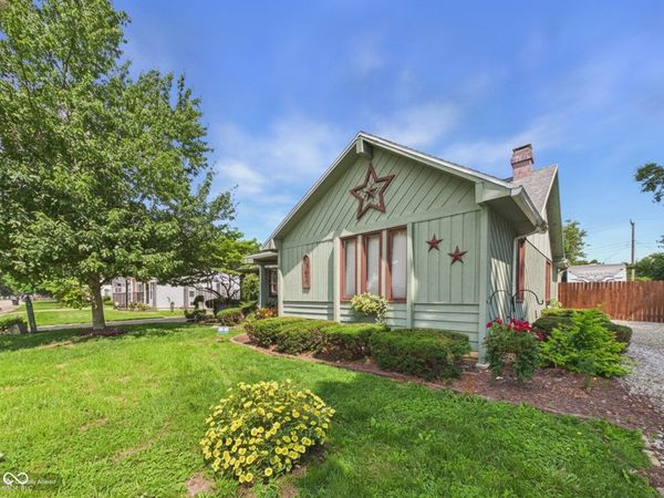 318 Vasbinder Drive, Chesterfield, IN 46017