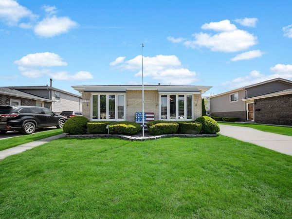 10125 S Komensky Avenue , Oak Lawn, IL 60453
