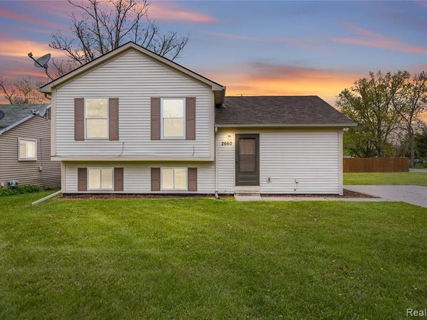 2660 Pontiac Lake Road, Waterford Twp, MI 48328