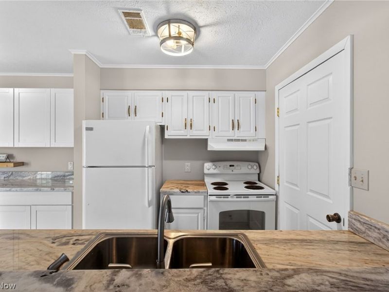 2549 Royal County Down Drive , Unit 15B, Uniontown, OH 44685 Photo 10