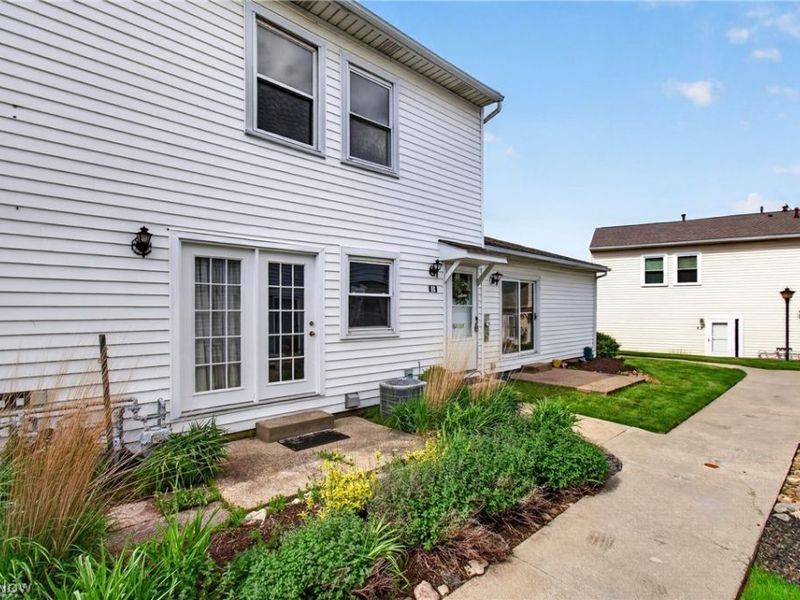 2549 Royal County Down Drive , Unit 15B, Uniontown, OH 44685 Photo 2