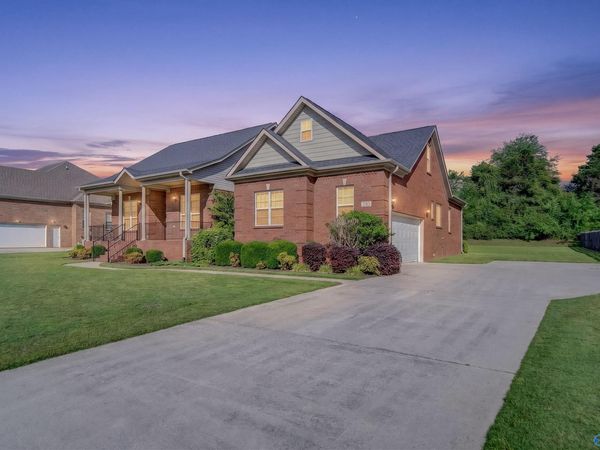 230 Twin Lakes Drive, New Market, AL 35761