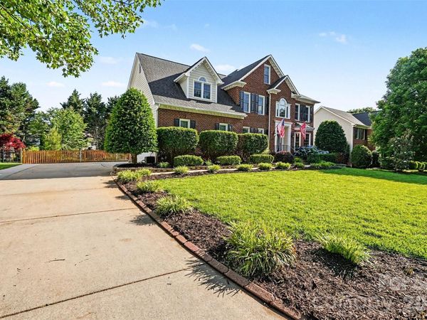 7068 Kidwelly Lane, Matthews, NC 28104