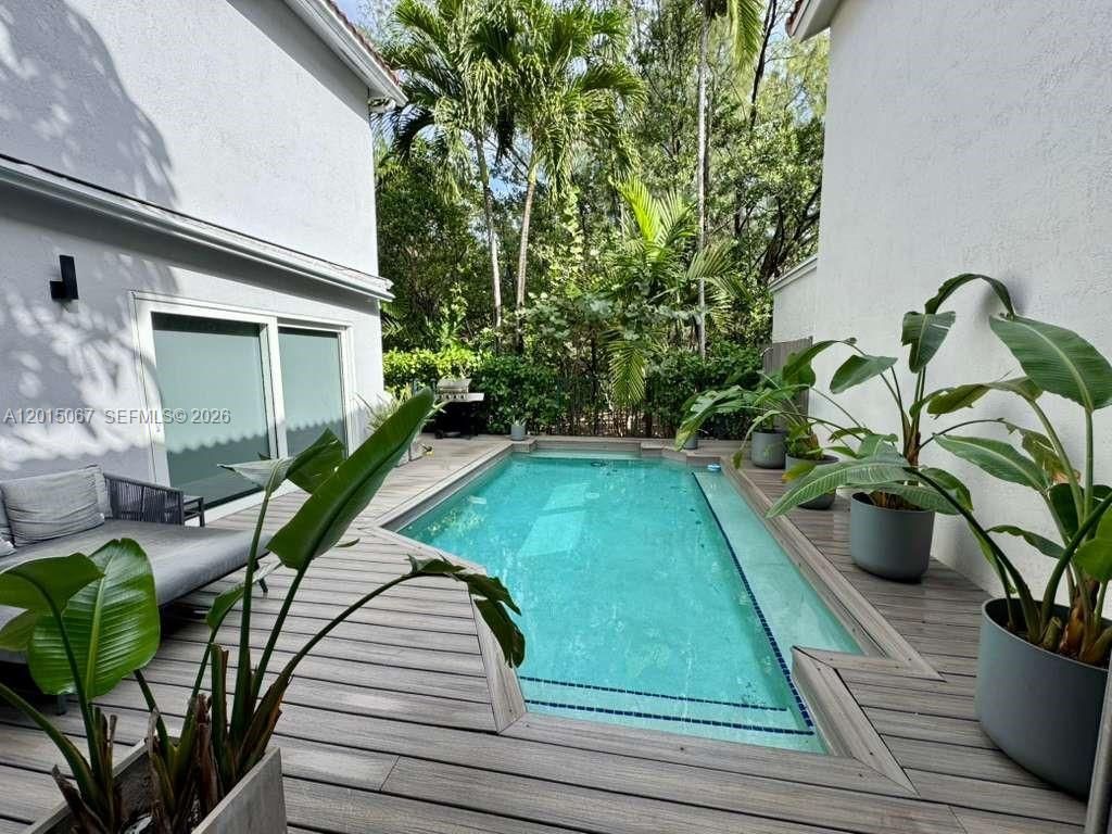 935 Weeping Willow Way, Hollywood, FL 33019 Photo