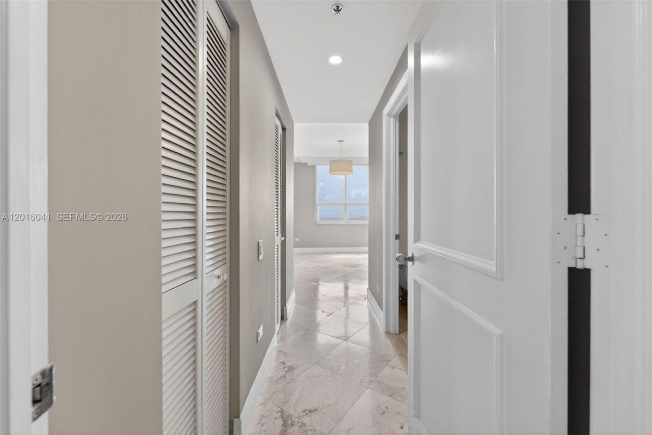 808 Brickell Key Dr, Unit 3304, Miami, FL 33131 Photo