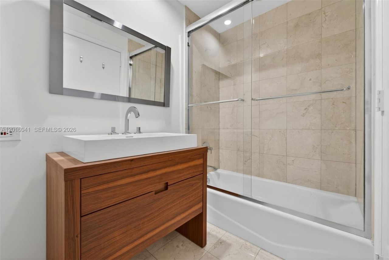 808 Brickell Key Dr, Unit 3304, Miami, FL 33131 Photo