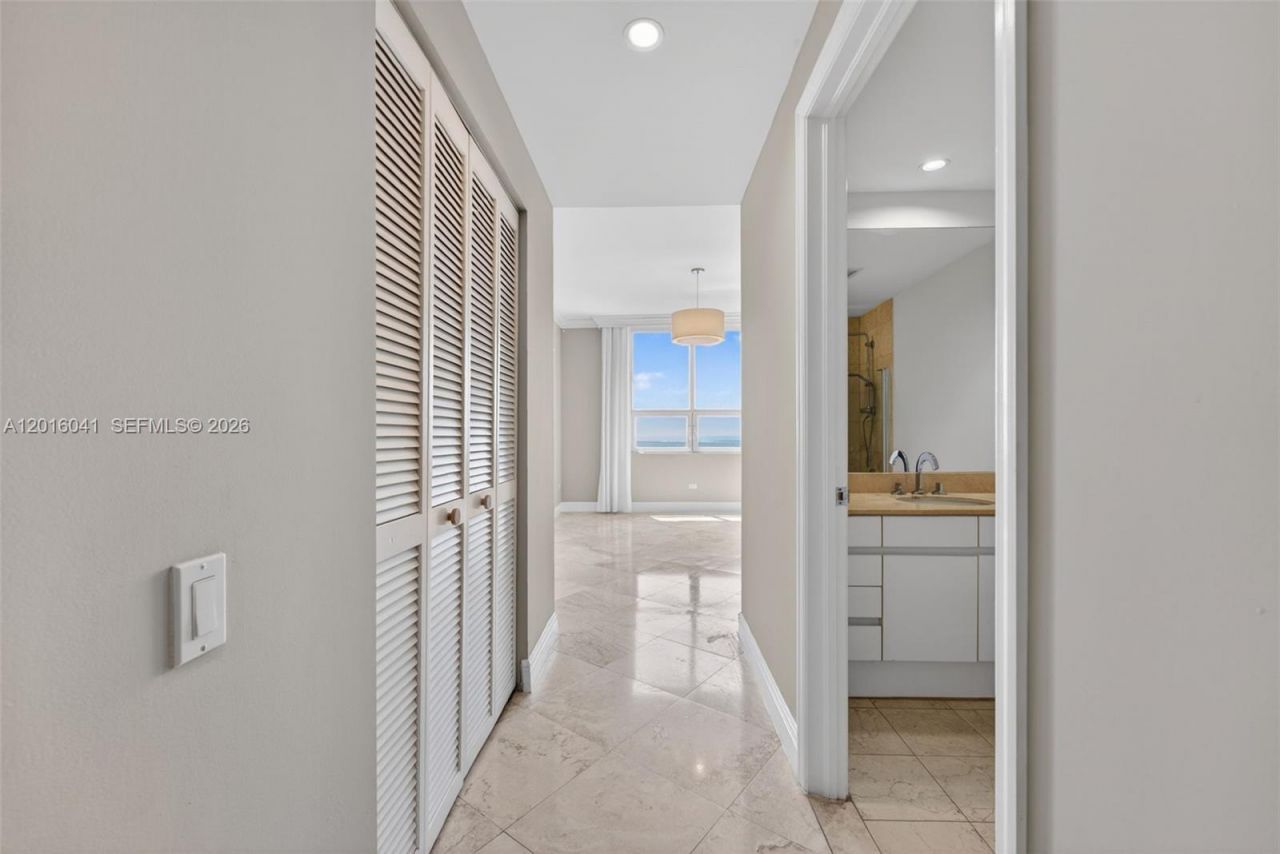 808 Brickell Key Dr, Unit 3304, Miami, FL 33131 Photo