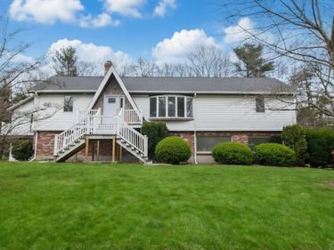 5 Flintlocke Rd, Franklin, MA 02038