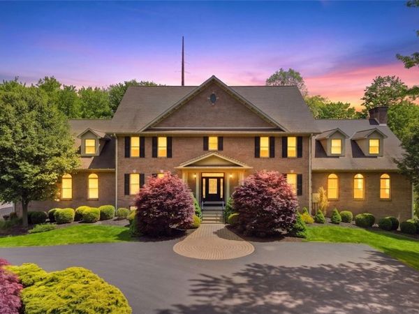 1040 Chanticleer Dr, Crescent, PA 15046