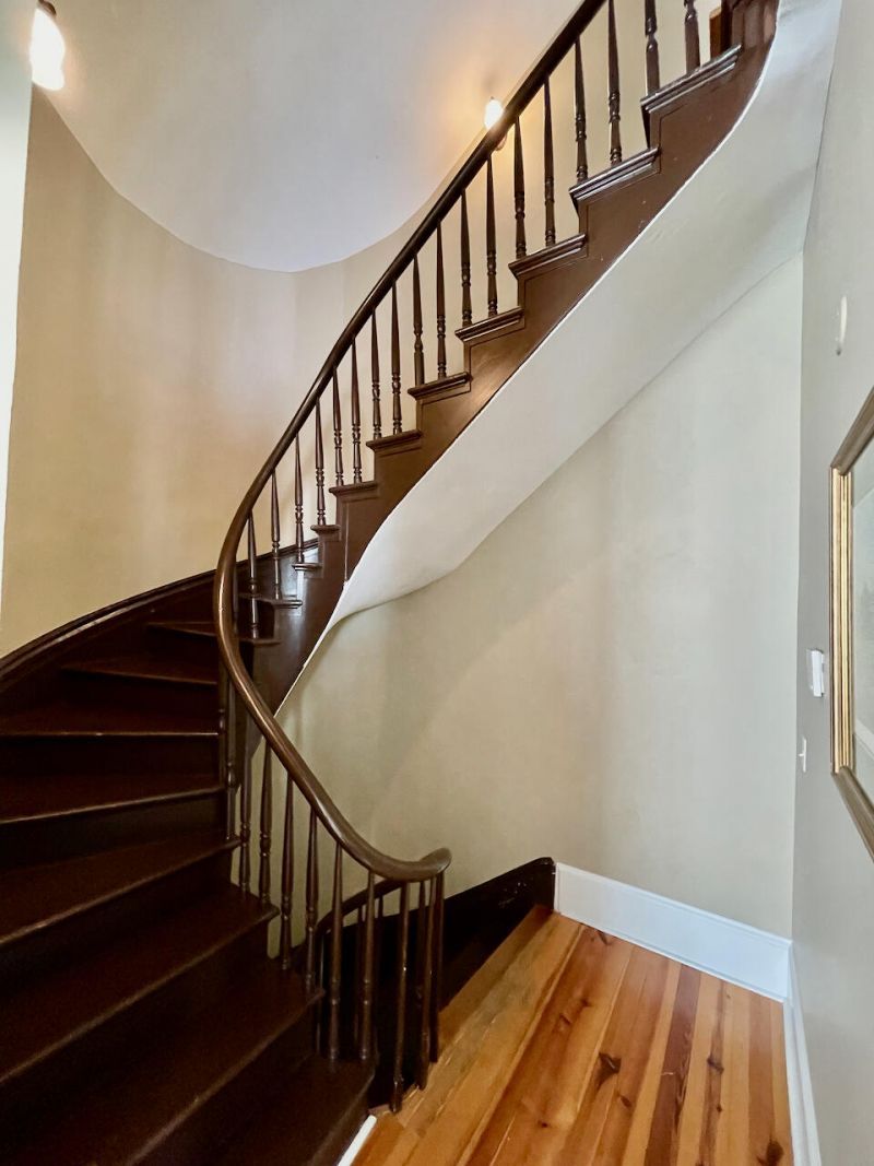 192 Wentworth Street Photo 13