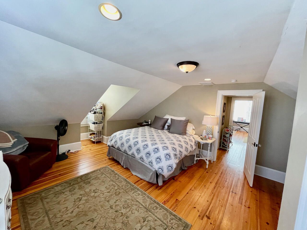 192 Wentworth Street Photo 14