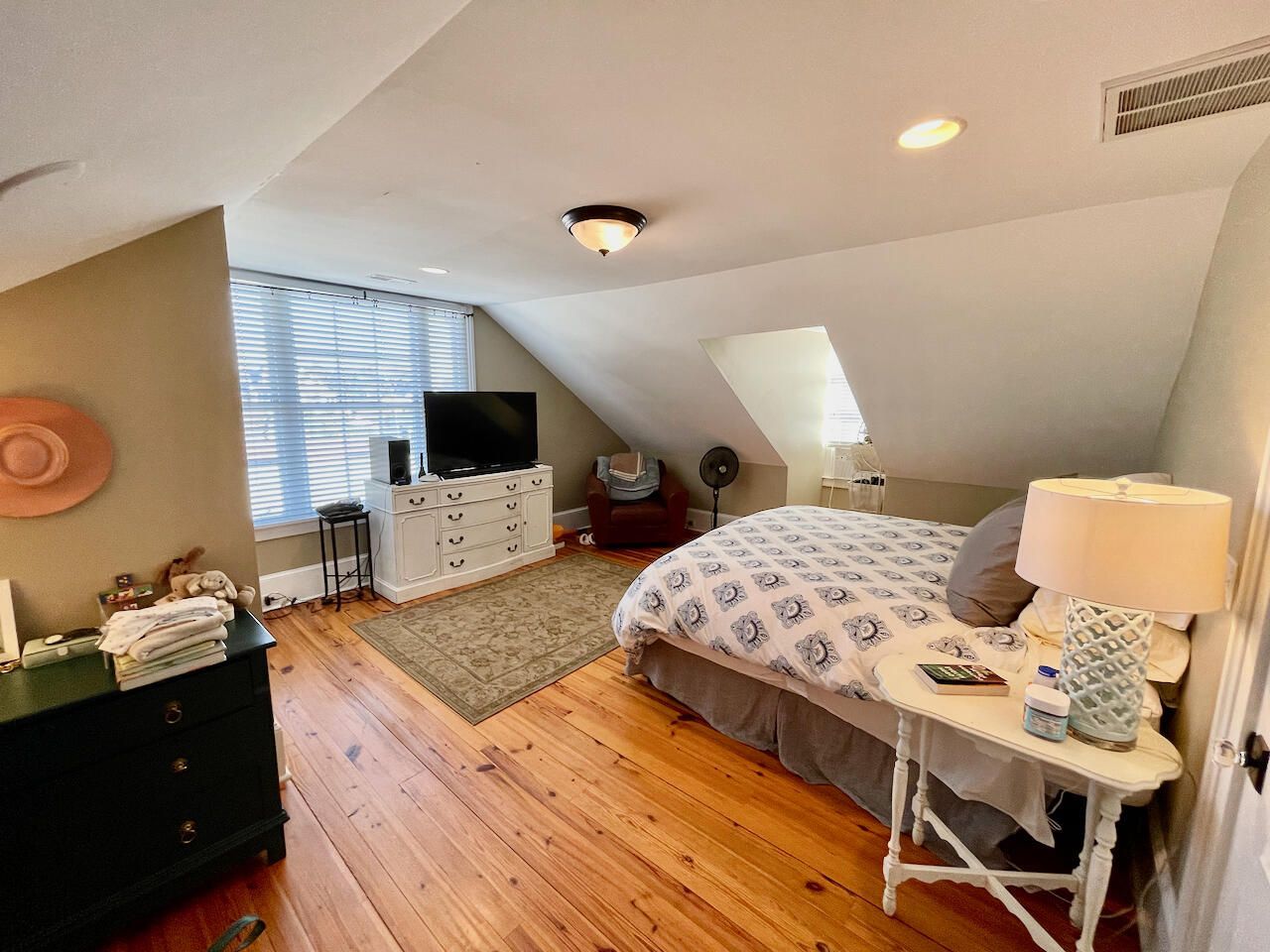192 Wentworth Street Photo 15