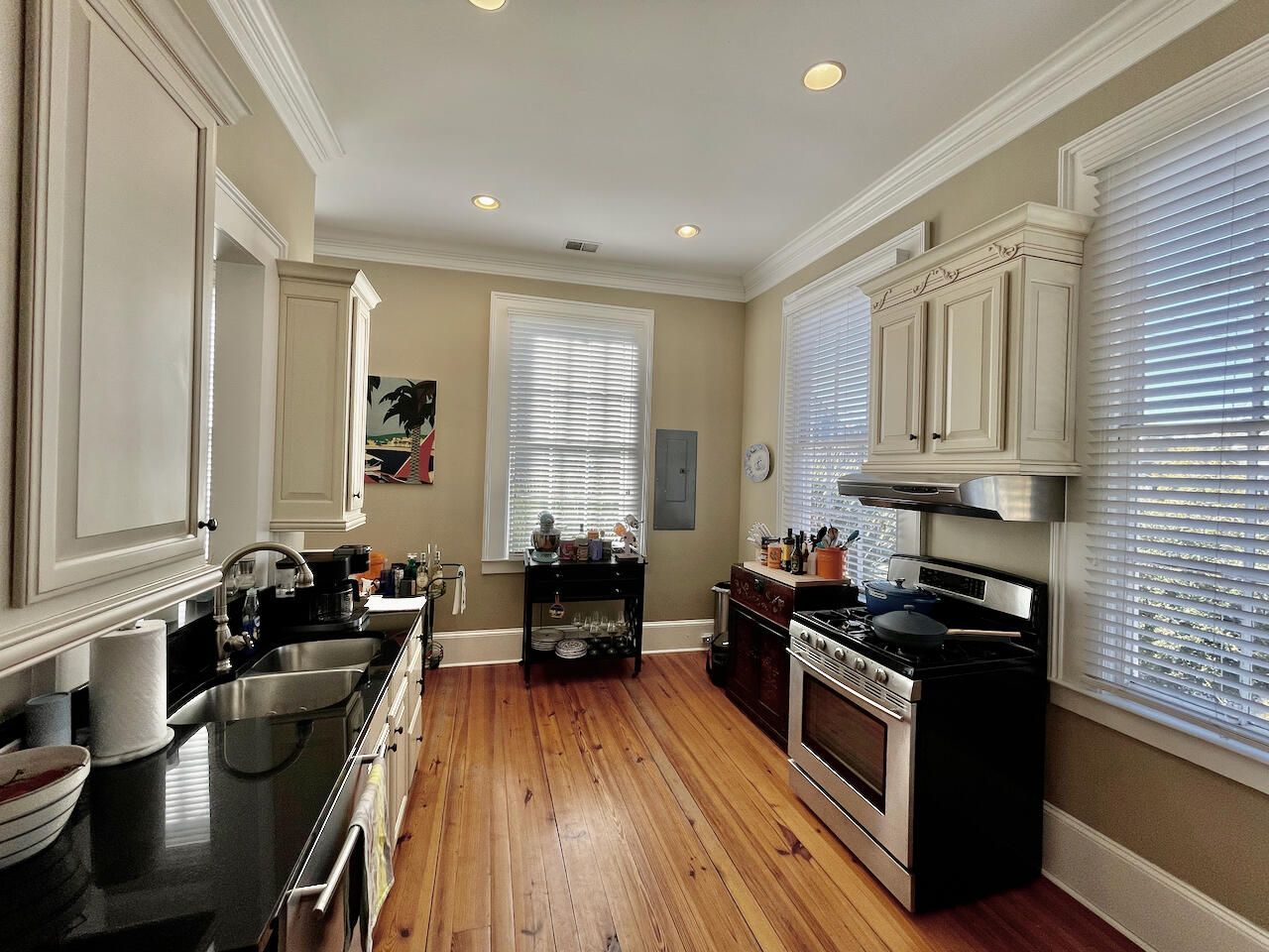 192 Wentworth Street Photo 8