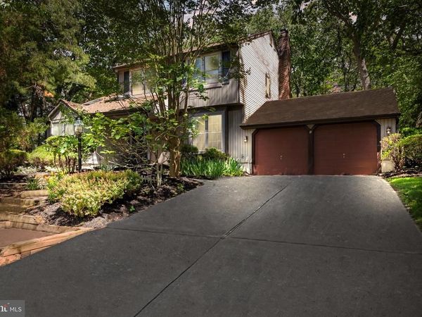 8 CHATHAM DRIVE, VOORHEES, NJ 08043