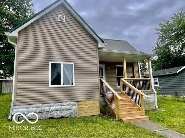 120 W Warren Street, Mitchell, IN 47446