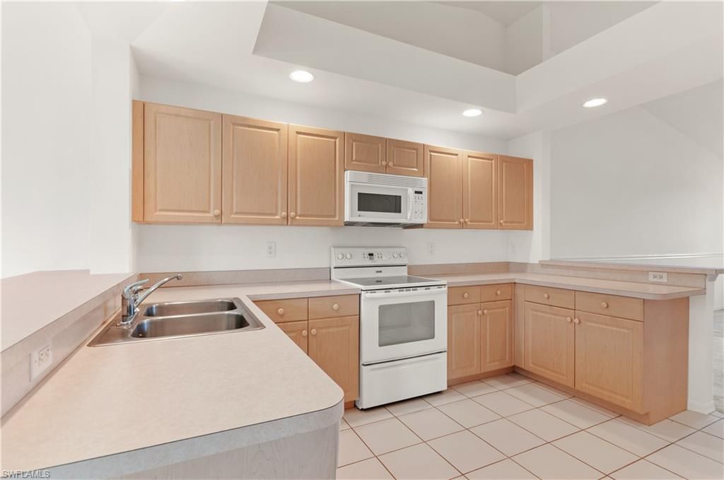 14070 Eagle Ridge Lakes Dr, Unit 202, Fort Myers, FL 33912 Photo