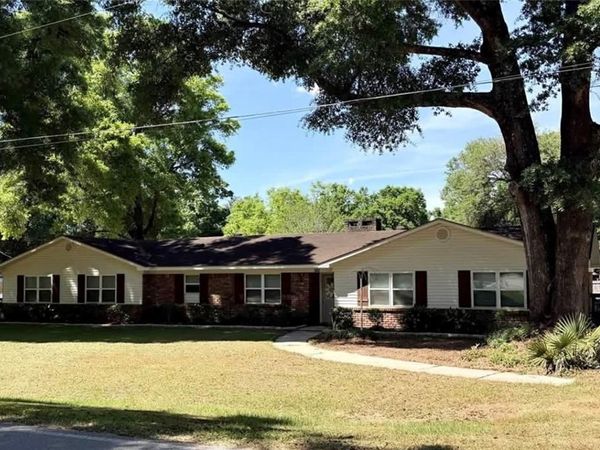 400 Juniper Avenue , Satsuma, AL 36572
